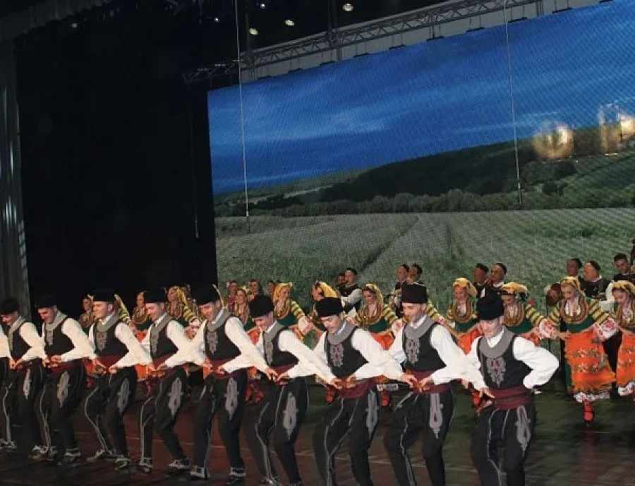 Aнсамбъл "Пирин" с мегашоу в НДК