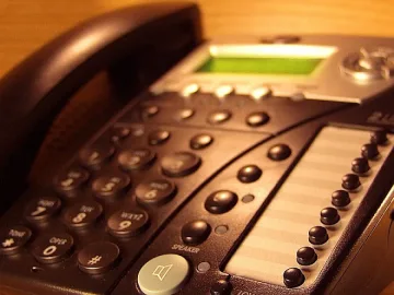 Пенсионер брои 20 бона за златни пирони