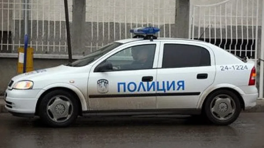 Задържаха група за кражба на телефонен кабел в Крумовградско 