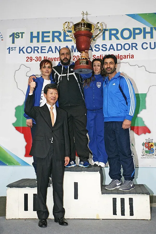 Гърци вдигнаха Купата на корейския посланик