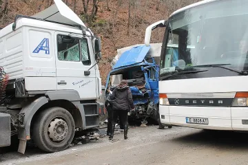 Чудо спаси десетки от камион без спирачки в прохода Предел