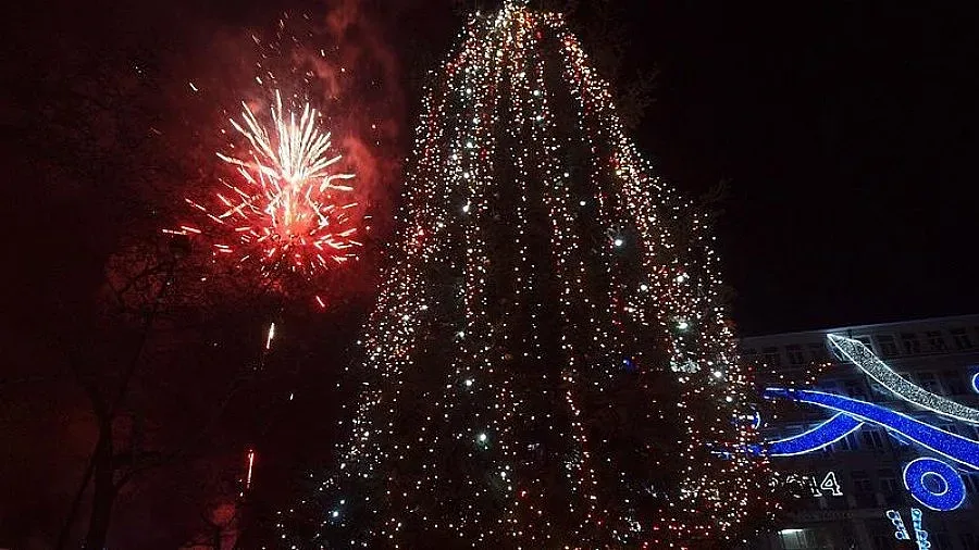 Варна грейва предпразнично днес