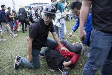 Десетки протестиращи в ареста след сблъсъци в Хонконг 