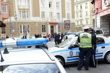 Полицаи пазят от кражби вложителите в КТБ