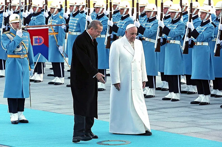 Папата: Религиите да се обединят срещу тероризма