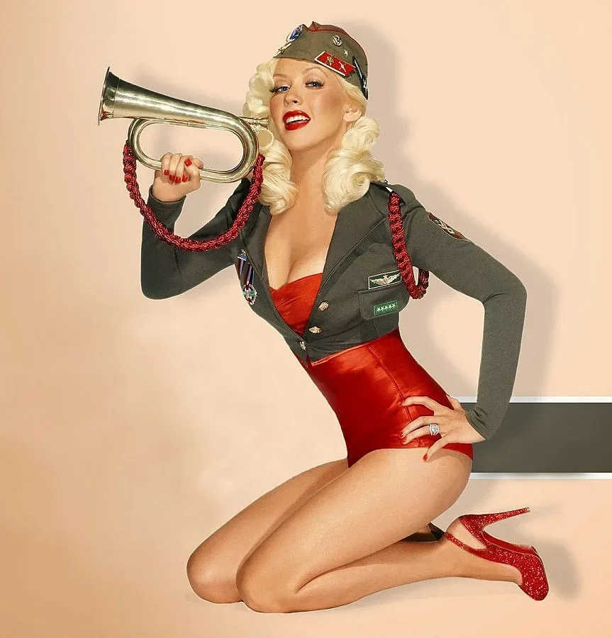 Агилера вдига сватба на Нова година