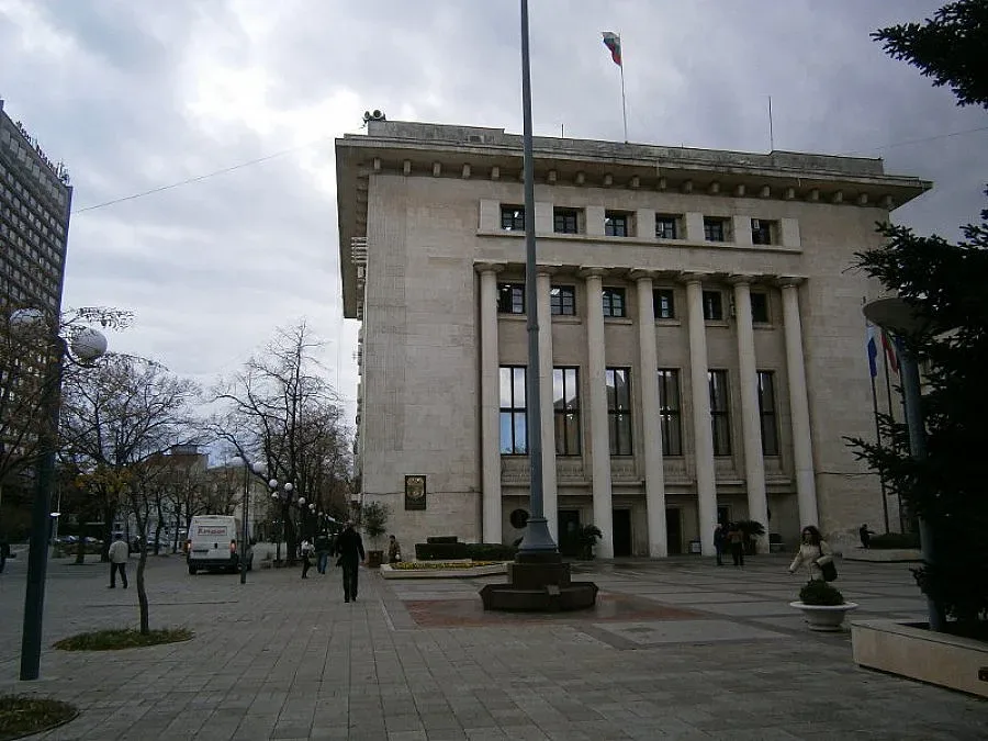 Рибарско селце с морски фар в центъра на Бургас