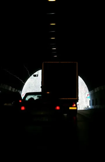 Аварирал ТИР предизвика километрична опашка на "Хемус"