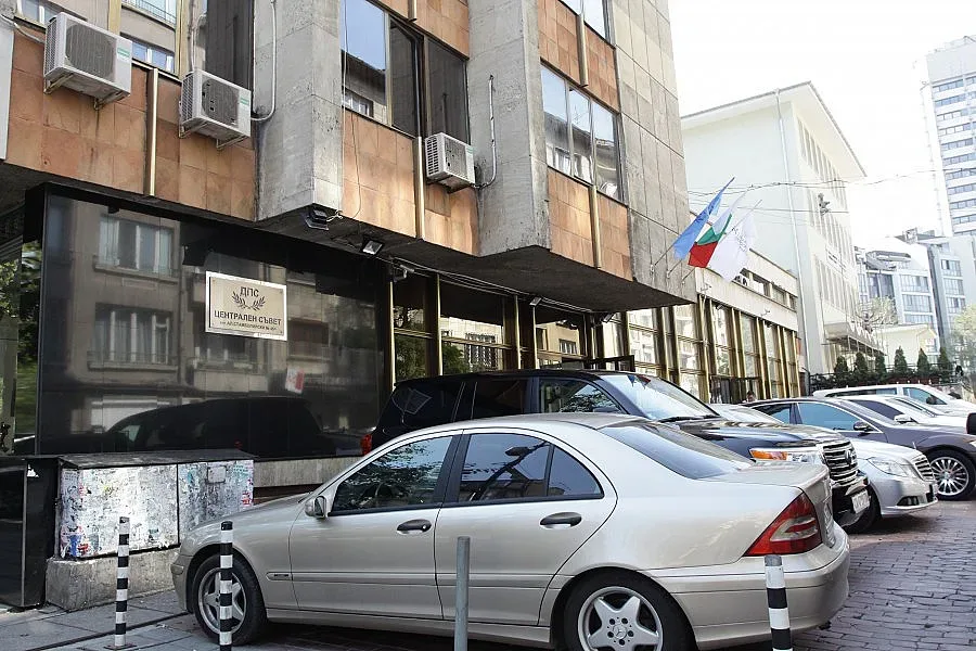 ДПС изключи двама от парламентарната си група