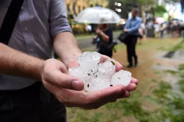 Градушка рани десетки хора в Австралия
