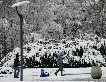 Декември идва с три дни сняг