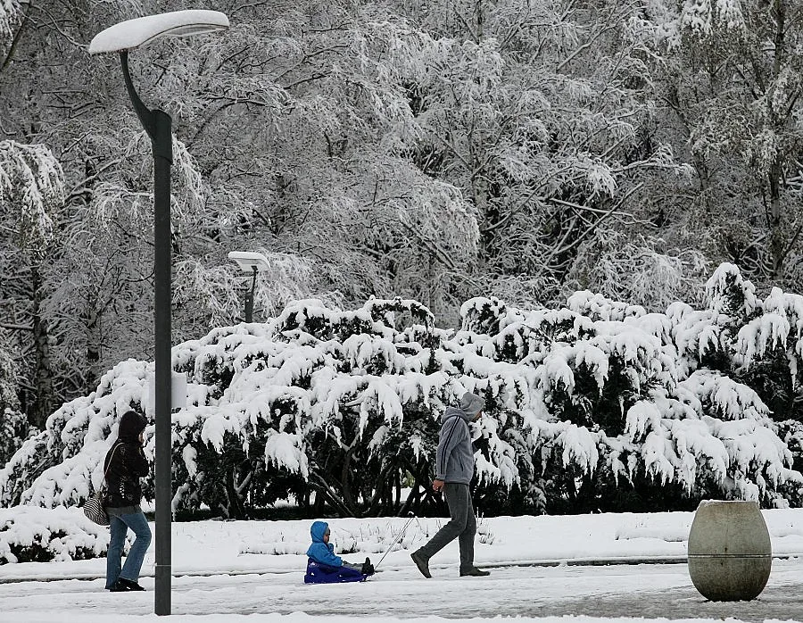 Декември идва с три дни сняг