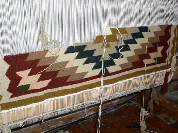 В Чипровци рисуват с конци