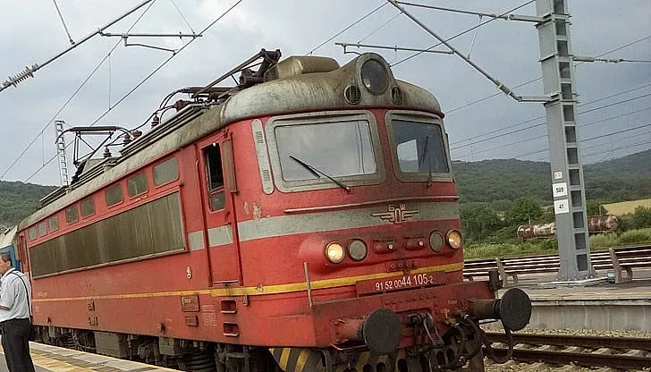 Ужас край Кресна! Спряха влака