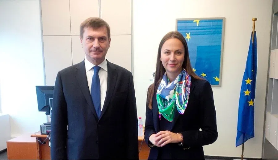 Паунова: Електронното управление ще спести средства и време