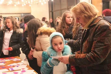 Благоевград подкрепи прикован към легло абитуриент