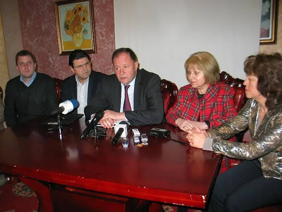 Миков призова за повече дисциплина в партията