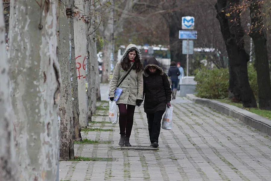 Студът остава и в четвъртък, дъжд на югозапад