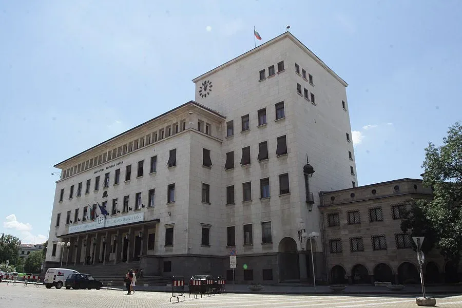 Влоговете изпревариха с 3 млрд. лв. заемите