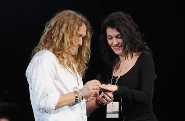 Емо от "Конкурент" се сгоди