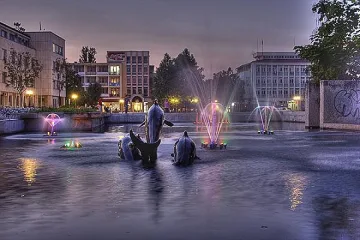 Огнено шоу на ремонтиран площад