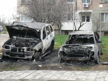 Подпалиха автомобили на общински съветник
