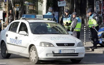 Полицаи откриха антична плоча