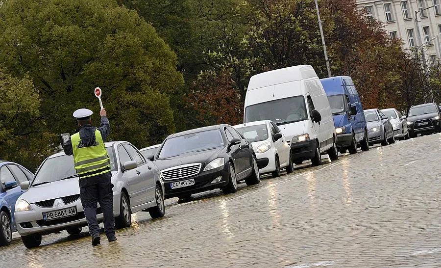 МВР ограничава контакта между катаджии и шофьори