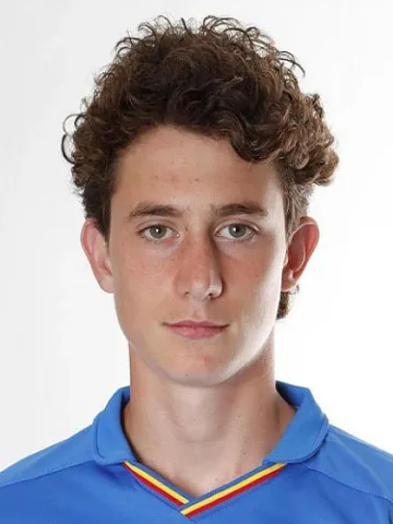 Хората на Бейл лапнаха талант от "Левски"