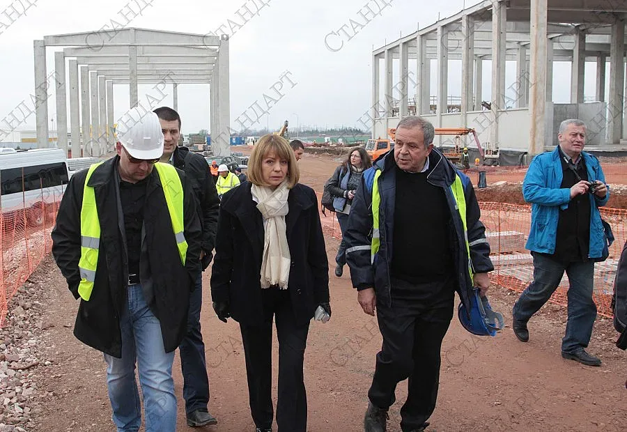 Пращат първите машини на завода за боклук