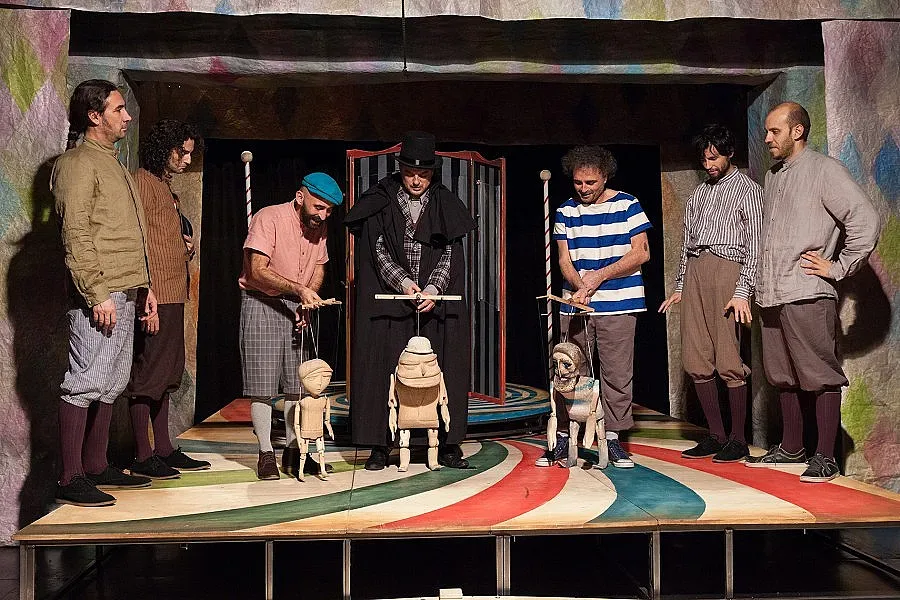 "Продаденият смях" в кукления театър