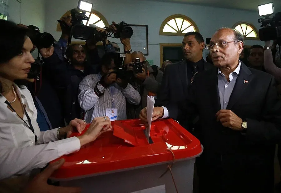 Тунис ще реши кой ще е президент с балотаж