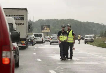 Жена е с наранявания след верижна катастрофа в столицата