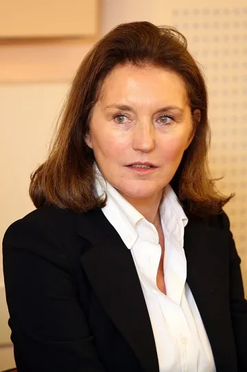 Сесилия Атиа: Бях сама срещу Кадафи, но не изпитах страх