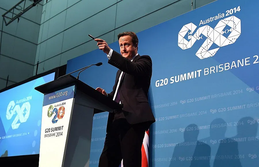 Камерън забранява за 2 г. помощите за имигранти