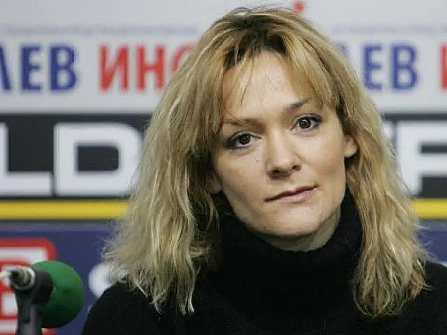 Денкова води шоуто на Авербух у нас