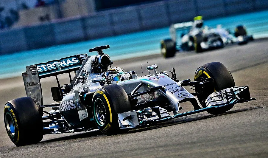 Люис Хамилтън спечели шампионата във Формула 1 за 2014