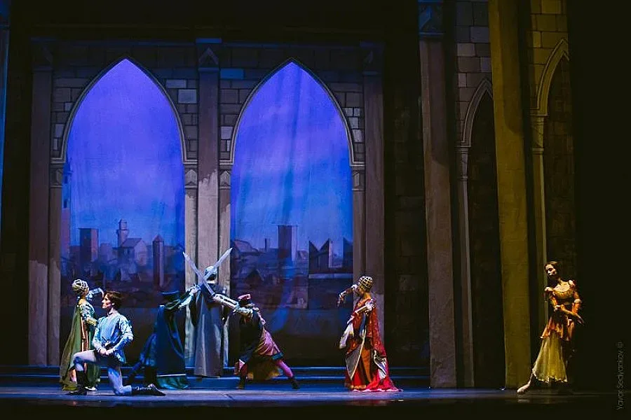 Промоционални пакети с чаша шампанско предлага оперен фестивал