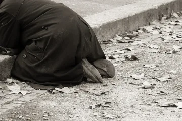 Натикаха българин в кофа за смет в Париж