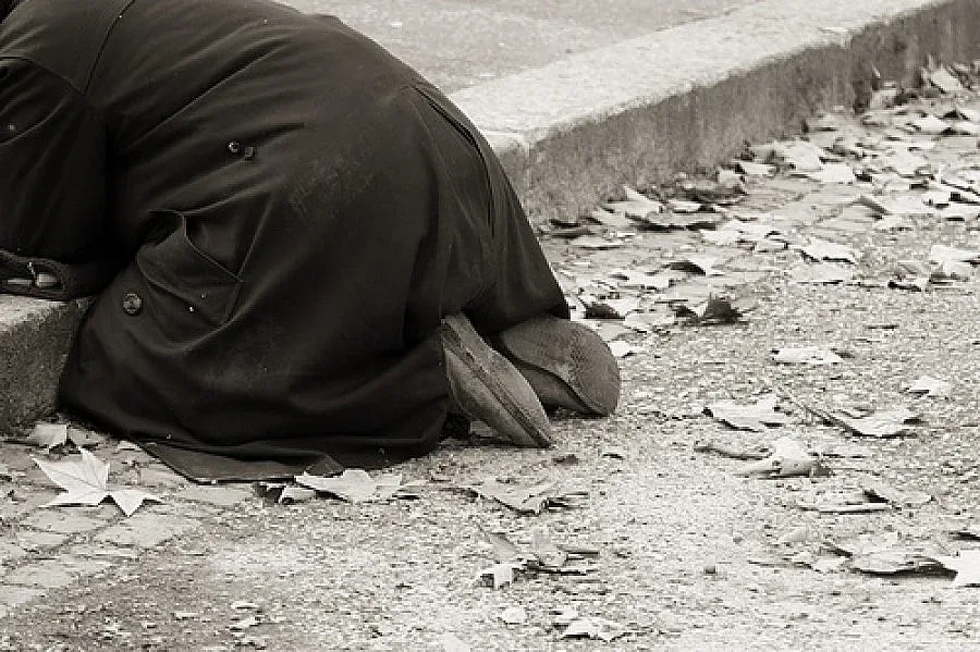 Натикаха българин в кофа за смет в Париж