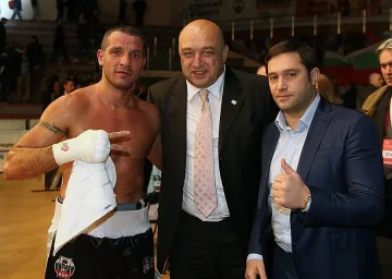 Кобрата на кадем за дебюта на Генов