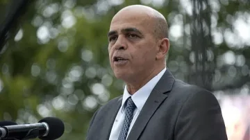 Трети френски  министър с оставка