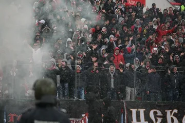 Пари и лудница на "Армията"