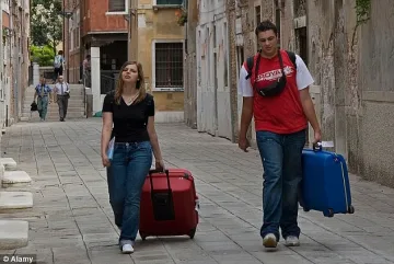 На почивка с куфар с колела... не и във Венеция