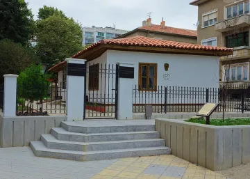 Гимназия осинови паметник