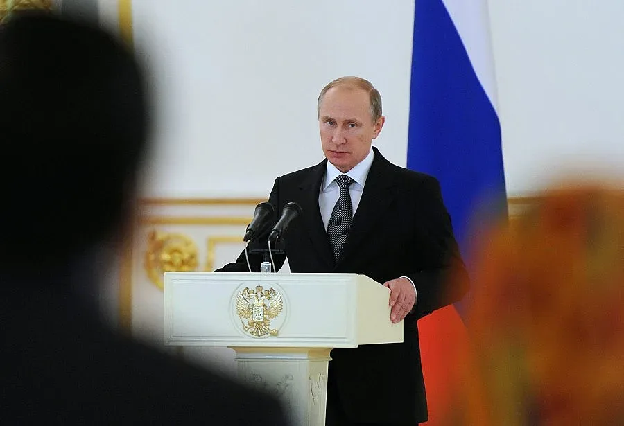 Путин се пази от цветни революции