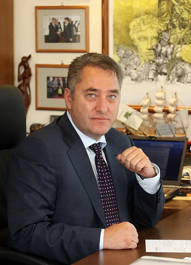 Банкерът, който катери сам върховете