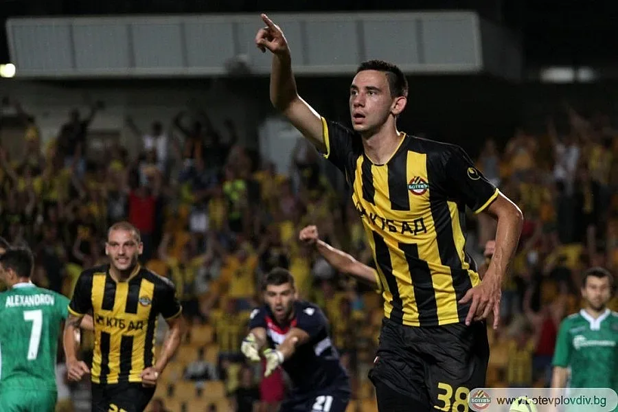 "Фиорентина" следи национал от "Ботев"