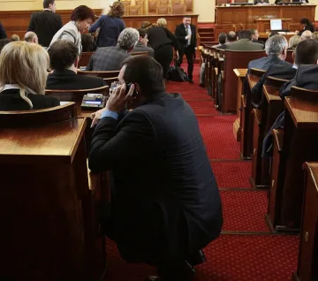 Депутатите обсъждат правилника си до довечера