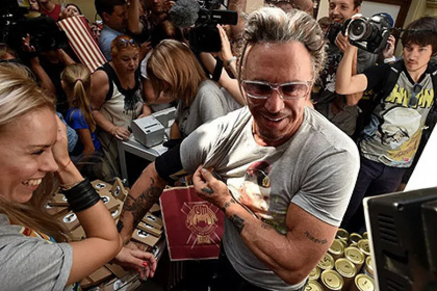 Мики Рурк ще се боксира в Москва